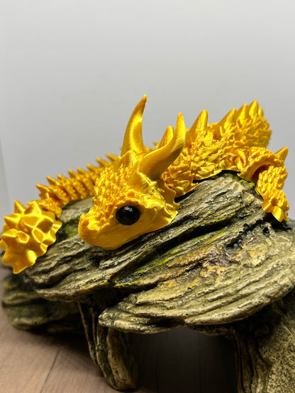 Horned Dragon with Scales - Medium